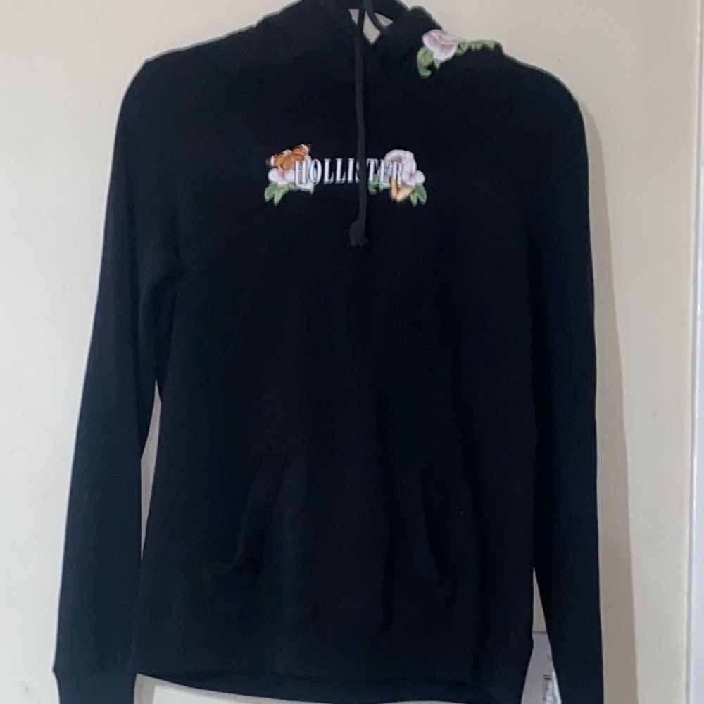 Hollister Black Hoodie with Floral Design Sweater Size M